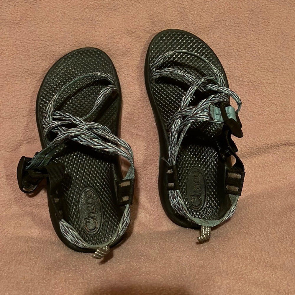 Chaco kids size 3 teal, purple, blue and white pattern. Adjustable